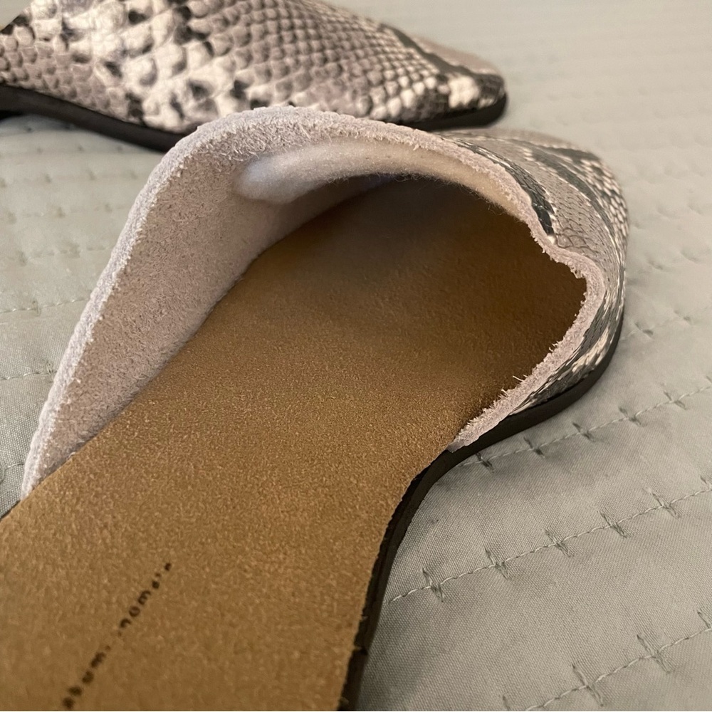 U. No. 5 Women’s Leather Snake Skin Mules - Picture 3 of 4